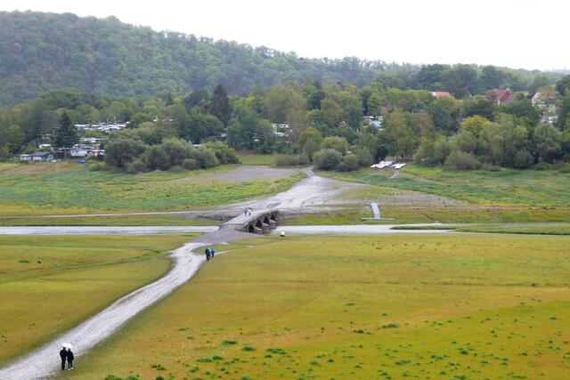Blick von Asel hinunter zur Brücke bei Asel-Süd.