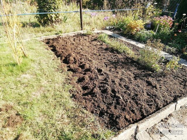 Kräuterbeet erweitert - 25.9.2022 !!! Gartenschau - Sonntagsbilder 2022 !!!  Temperaturen: Früh 6:23 9,3 Grad / 11:19h 16,3° / 13:36 h 18,9° plus