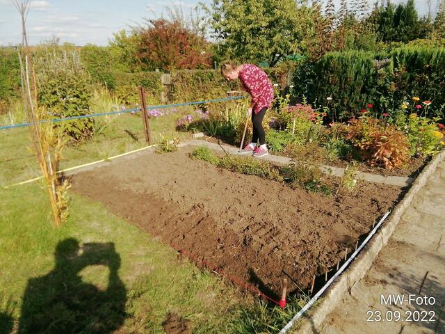 Kräuterbeet erweitert - 25.9.2022 !!! Gartenschau - Sonntagsbilder 2022 !!!  Temperaturen: Früh 6:23 9,3 Grad / 11:19h 16,3° / 13:36 h 18,9° plus