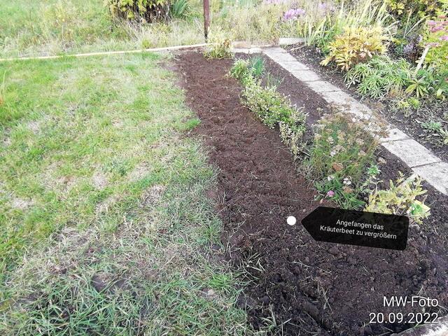 Kräuterbeet erweitert - 25.9.2022 !!! Gartenschau - Sonntagsbilder 2022 !!!  Temperaturen: Früh 6:23 9,3 Grad / 11:19h 16,3° / 13:36 h 18,9° plus