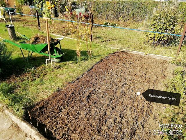 Kräuterbeet erweitert - 25.9.2022 !!! Gartenschau - Sonntagsbilder 2022 !!!  Temperaturen: Früh 6:23 9,3 Grad / 11:19h 16,3° / 13:36 h 18,9° plus