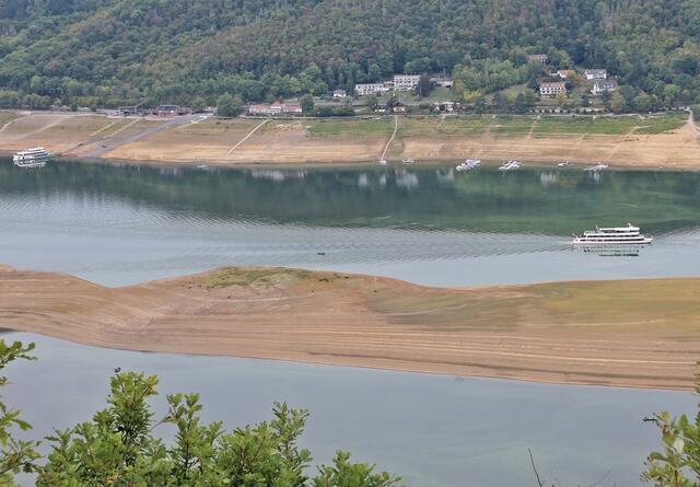 Blick von dem Aussichtspunkt "Kanzel" auf den Edersee.