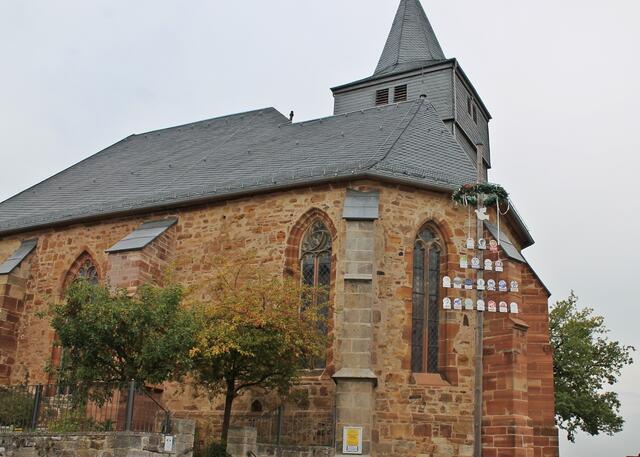 Die evangelische Kirche in Waldeck wurde in ihrer jetzigen Form im 16. Jahrhundert ausgebaut.