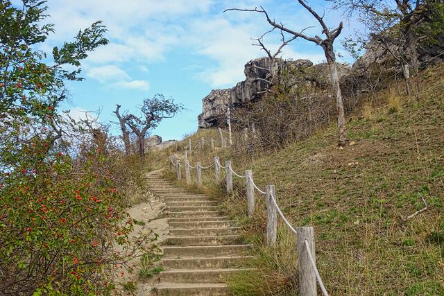 Aufgang zum Königsstein von Weddersleben  bzw. Neinstedt kommend auf dem Teufelsmauer Stieg