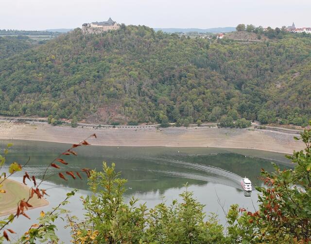 Schloß Waldeck trohnt über dem Edersee.