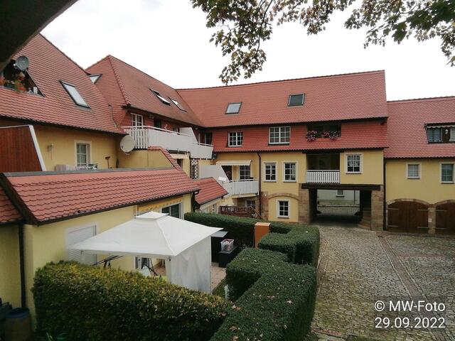 Blick in den Innenhof - Renaissance Arkaden in Nebra im September 2022 !