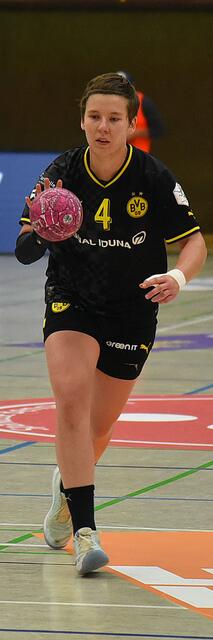 Weltklassespielerin Alina Grijseels war von den Flames nach der 15.Minute nicht mehr zu kontrollieren...FotoArchiv Merkel und Merkel