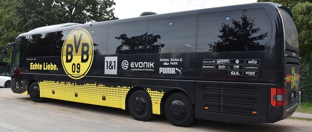 BVB-Bus vor der Bensheimer Weststadthalle     FotoArchiv Merkel+Merkel