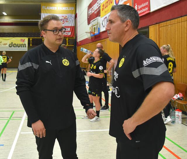 Das neue Trainergespann der Borussia: Dominik Schlechter und Andreas Kuno. Nach dem Sieg gegen die FLAMES in der Weststadthalle...FotoArchiv Merkel+Merkel