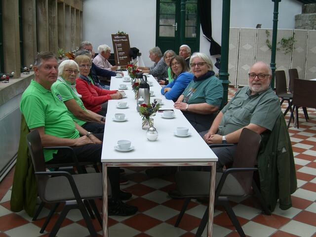Kaffeetafel im Glashaus