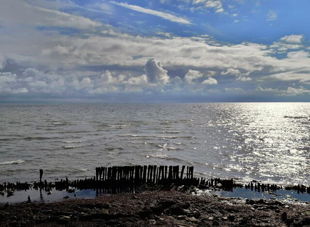Blick Richtung Osten und auf verwitternden Buhnen