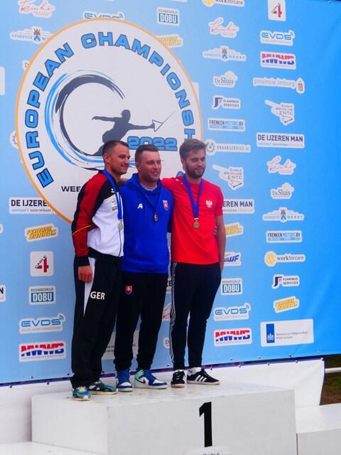 In einer knappen Entscheidung kann sich Niklas Heinicke mit 50cm Vorsprung die Silber-Medaille sichern. | Foto: Michael Baumgardt, Augsburg