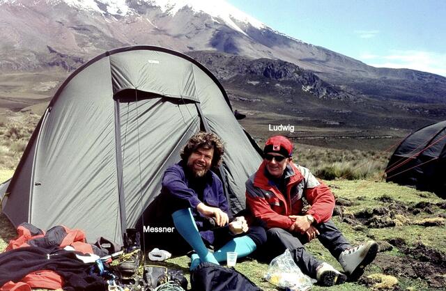 2002 mit Reinhold Messner nach der Carihuairazo-Besteigung.