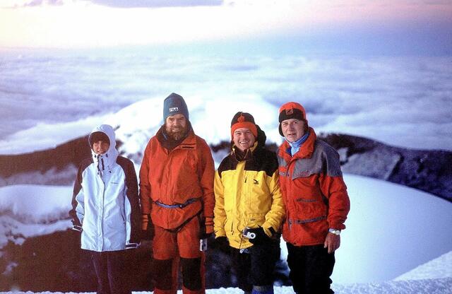 2002 mit Reinhold Messner auf dem Cotopaxi-Gipfel.