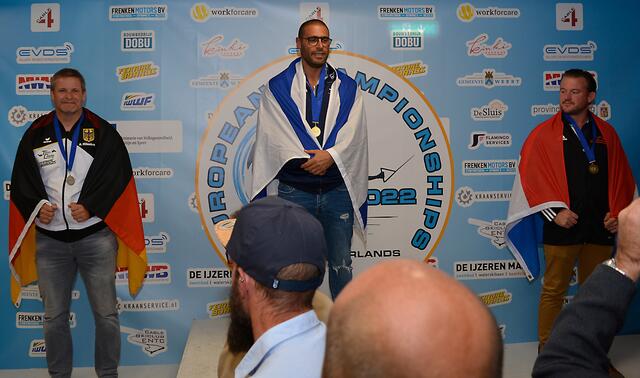 Spanndender Kombinationswettkampf bei den Senioren 1. Am Ende kann sich Andreas Hillenbrand knapp vor dem 15 Jahre jüngeren Lokalmatador Rico Lavrijsen durchsetzen und gewinnt in seinem letzten Jahr bei den Senior Men 1 noch einmal Silber. | Foto: Nicole Hillenbrand, Friedberg
