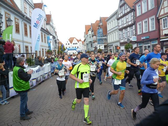 Teilnehmer/innen am 10-Kilometer-Lauf.