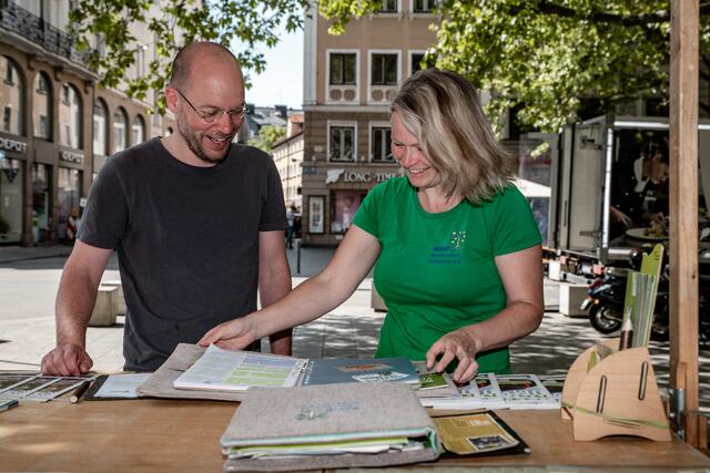 Mitgliederwerber am Infostand | Foto: BUND Naturschutz Marketing GmbH