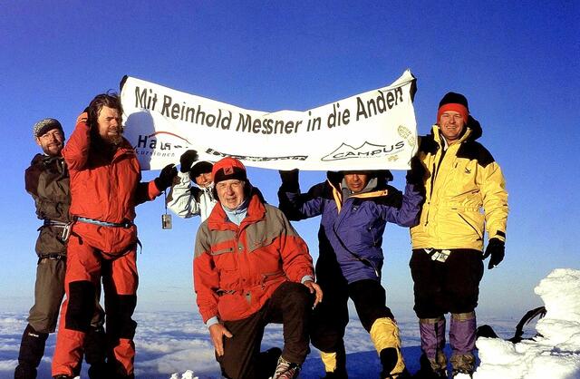 2002 mit Reinhold Messner auf dem Cotopaxi-Gipfel.