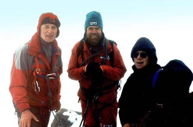 2002 mit Reinhold Messner auf dem Carihuairazo- Gipfel.