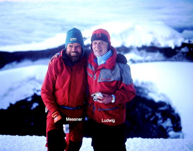 2002 mit Reinhold Messner auf dem Cotopaxi-Gipfel.