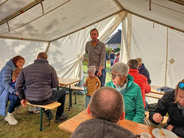 die Besucher ließen sich Kaffee und Kuchen schmecken