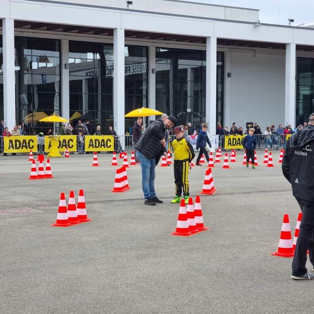 Vater Robert macht die Streckenbegehung mit Marlo
