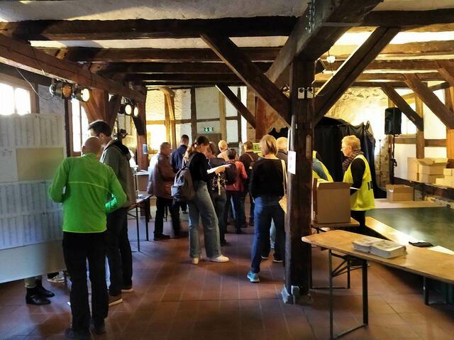 Startnummern-Ausgabe am Freitag in historischem Räumlichkeiten.