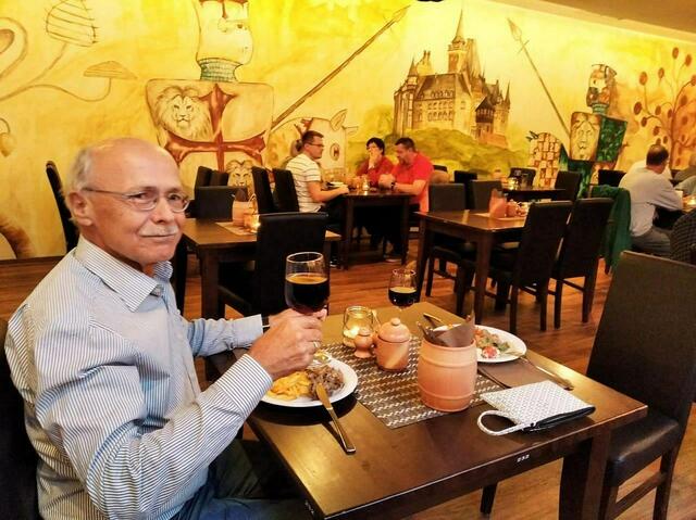 Am Abend wird der Erfolg gefeiert. Im Hotelrestaurant des Hasseröder Burghotels. Fünfzehn Gehminuten vom Start-/Zielbereich entfernt. Besonders praktisch: Rotwein, Weißwein und Bier fließt aus der Selbstzapfanlage.