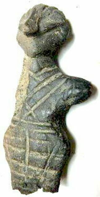 Idol der Vinca-kultur mit spitzer vorragender Nase: eine Vogelmaske tragend?? Haus der  Kulturen Diedorf