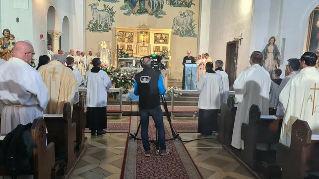 Dr. hc. Michael Hesemann bei Begrüßung in St. Clemens
