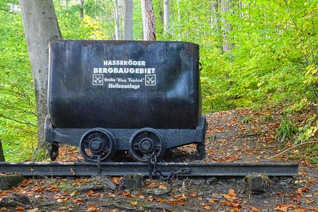 die Lore erinnert an den Erzbergbau bei Hasserode