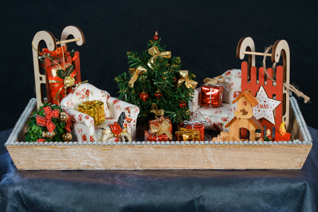 Homestory - Zuhause bei Ulrike Sasse-Feile und ihren bezaubernden Wunderwelten. An der Dekoration der Stuben für die Weihnachtszeit wird schon gebastelt
