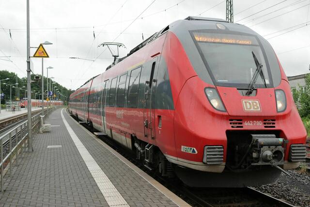 Am 8.6.2022 wurde bei der Abfahrt in Stadtallendorf das Fahrtziel Kirchhain angezeigt - obwohl es umsteigefrei bis Frankfurt geht.