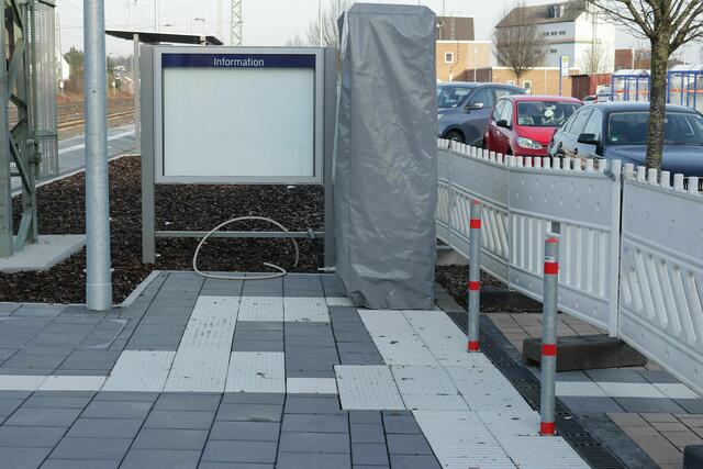 Am 13.2. war die Ausstattung am Bahnsteig noch nicht komplett - aber das hätte eine Nutzung nicht ausgeschlossen.