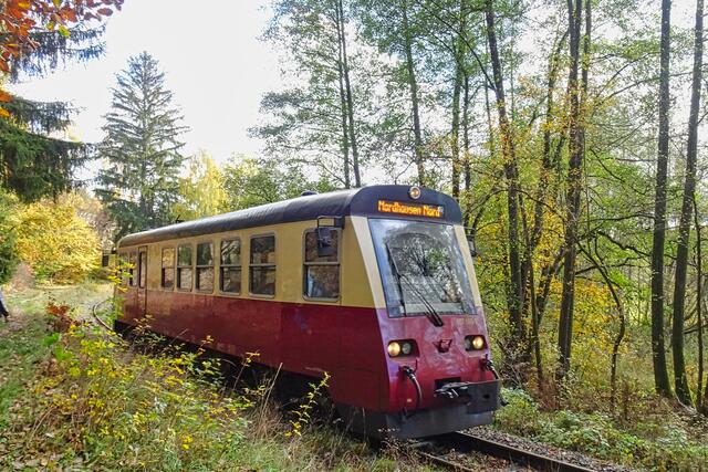Dieser Triebwagen fährt über die Strecken der Selketalbahn und der Harzquerbahn bis nach Nordhausen