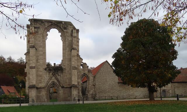 Rundgang außerhalb der Klostermauern ...