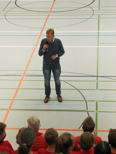 Bürgermeister Richard Greiner besucht die Handballer bei ihrer Saisoneröffnung.