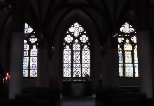 Wir sind jetzt im KAPITELSAAL (CAPITULUM), ...