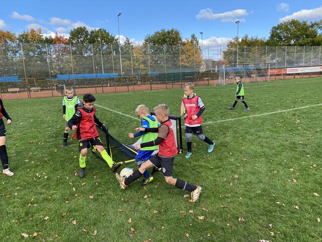 Trainings- und Abschlussspiele wurden an unterschiedlichen Stationen durchgeführt.