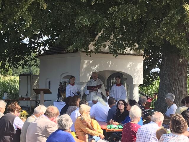 Gottesdienst mit Kräutersegnung bei der Feldkapelle "Maria am Anger" bei Edenbergen an Mariä Himmelfahrt. | Foto: Bianca Wagner