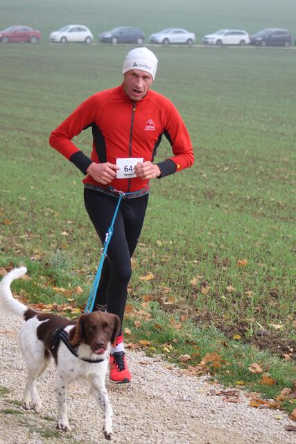 Wer zieht hier wen? Andreas Schlamp mit Hund