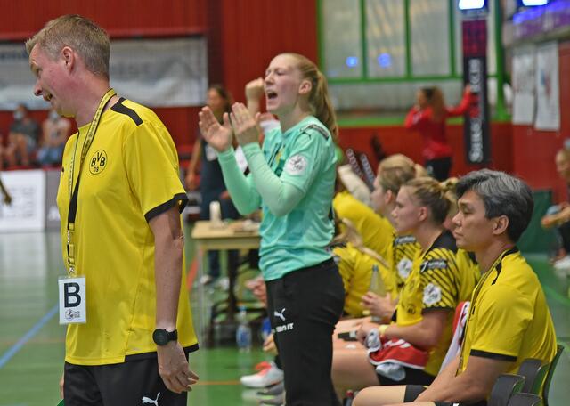 Das häßlich Gesicht eines Mobbers (so Spiegel Nummer 43 Spielerinnen Blomberg Lippe, BVB...)...FOTOARCHIV MERKEL+MERKEL