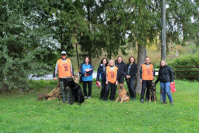 Teilnehmer der LG FH in Memmingen: Armin Kramer, Marietta Micheler und Siggi Paintner, mit dem Team der OG Friedberg als Begleitung