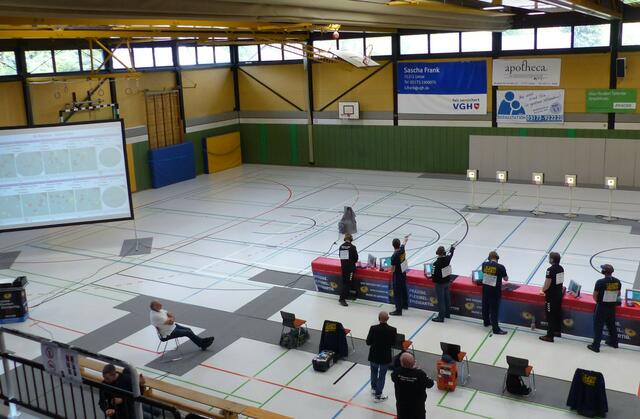 In der Großsporthalle konnten die Zuschauer die einzelnen Duelle auf Großleinwänden verfolgen