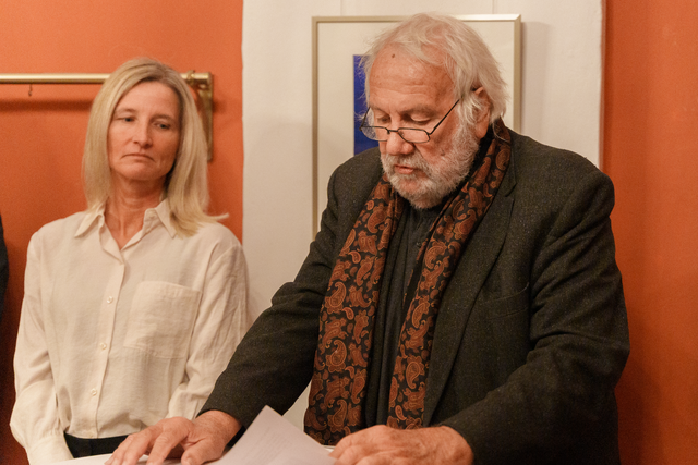 Monika Mendat: ZEITENWENDE - Dr. Elmar Zorn, Kurator und Publizist bei seiner Laudatio zur Ausstellung der Werke im Ausgburger Schaezlerpalais