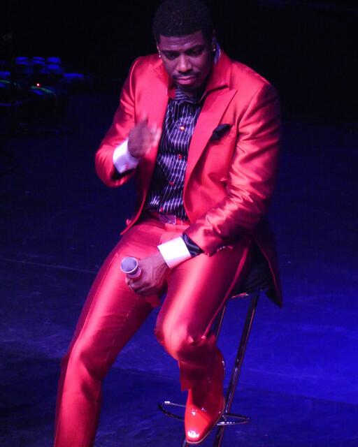 Setliste Temptations:
01. Get Ready,
02. Girl,
03. The Girl's Allright With Me,
04. Beauty Is Only Skin Deep,
05. I'll Be In Trouble,
06. The Way You Do The Things You Do,
07. Ain't To Proud To Bag,
08. Ball Of Confusion,
09. I Whish It Would Rain,
10. Just My Imagination,
11. Papa Was A Rolling Stone,
12. I Can't Get Next To You,
13. Is It Gonna Be Yes Or No,
14. Treat Her Like A Lady,
15. My Girl.