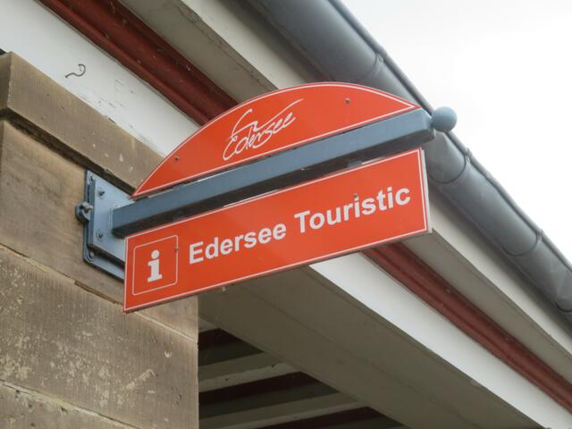 Ein Hinweis Schild.