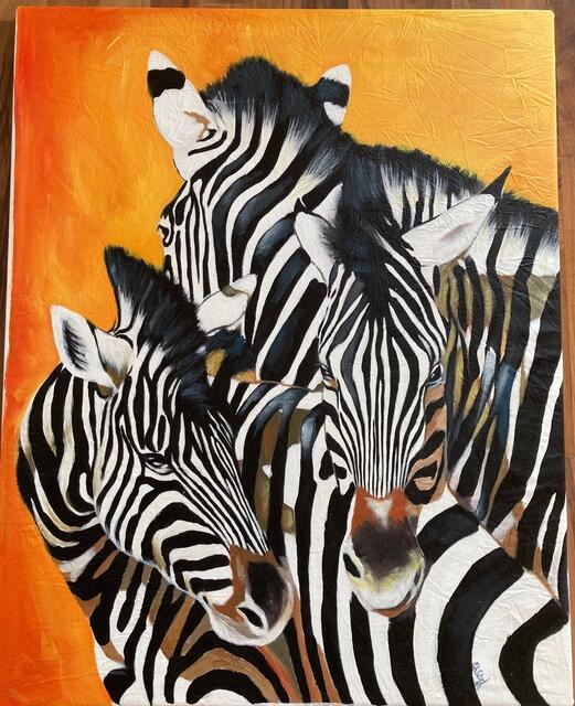 Sie haben Interesse an einem der Bilder? Einfach ein Gebot an info@towanika.com abgeben. Der Erlös geht zu 100% an Towanika und die El Seed Art Foundation.