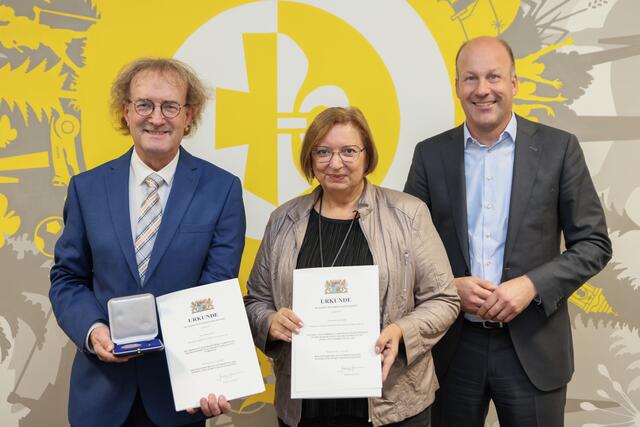 Bildtext: Ehrung besonderer Verdienste Kommunale Selbstverwaltung, Schwabmünchen, Zeitler, Grünwald, Sailer
Bildquelle: Julia Pietsch