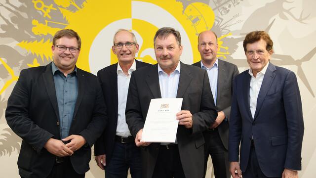 Bildtext: Ehrung besonderer Verdienste Kommunale Selbstverwaltung, Welden, Scheider, Bergmeir,  Abold, Sailer, Winter
Bildquelle: Julia Pietsch